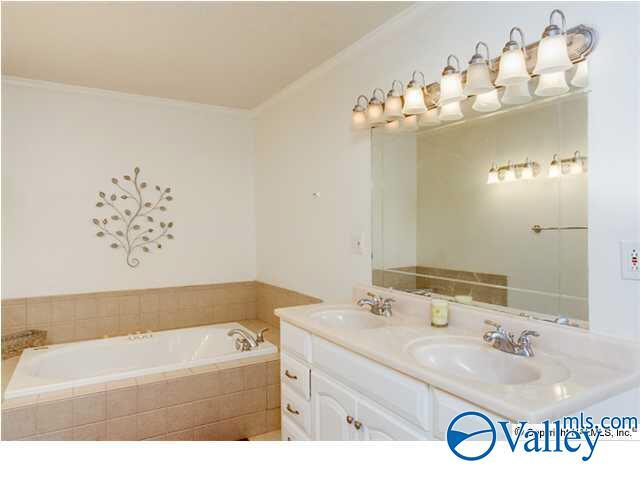 Building Photo - 127 Frankie Ln