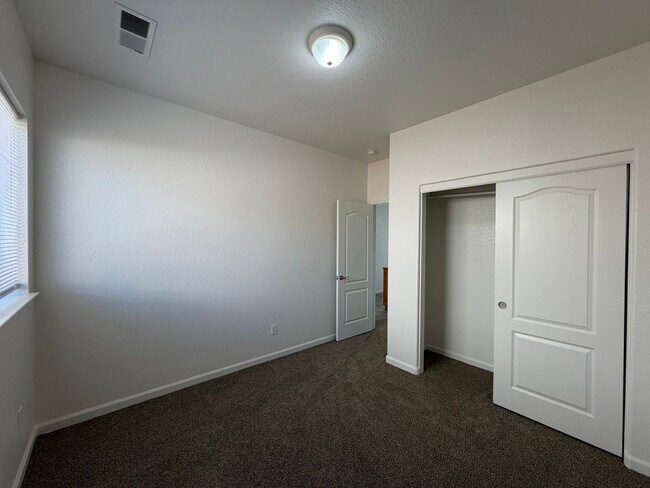Building Photo - 1719 Short Oak Ct
