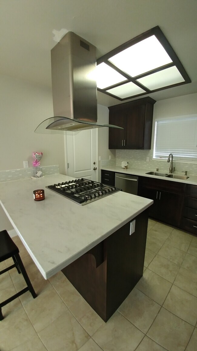 Building Photo - 552 Cimarron Dr