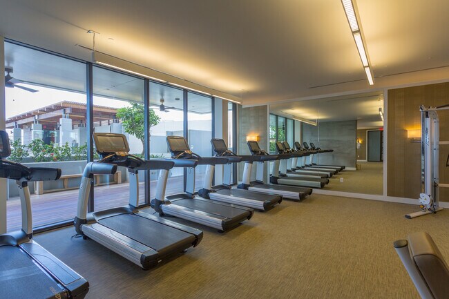 Building Photo - Surround Yourself in Luxury! Symphony Honolulu!