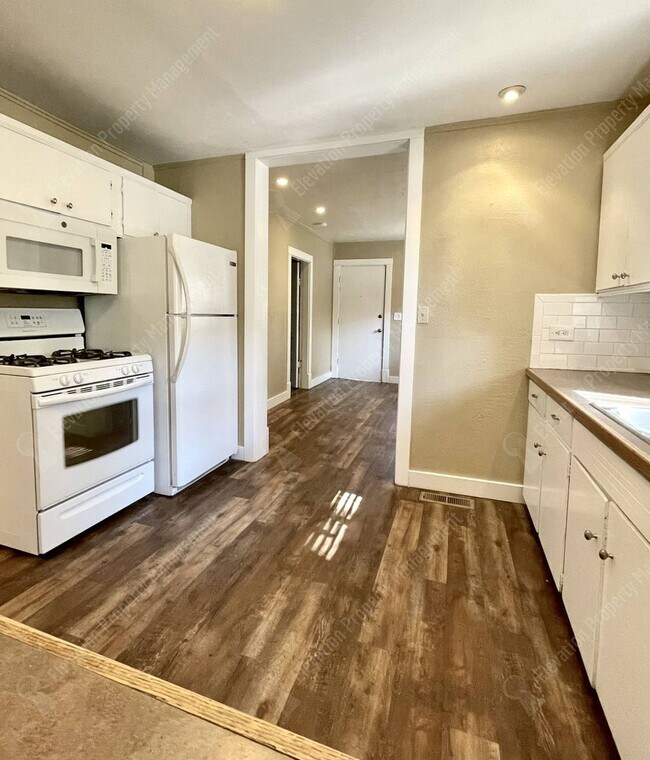 Building Photo - Super charming 2 BR cottage on the westside of Bend!