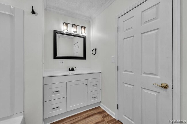 Building Photo - 8165 Leonard Dr