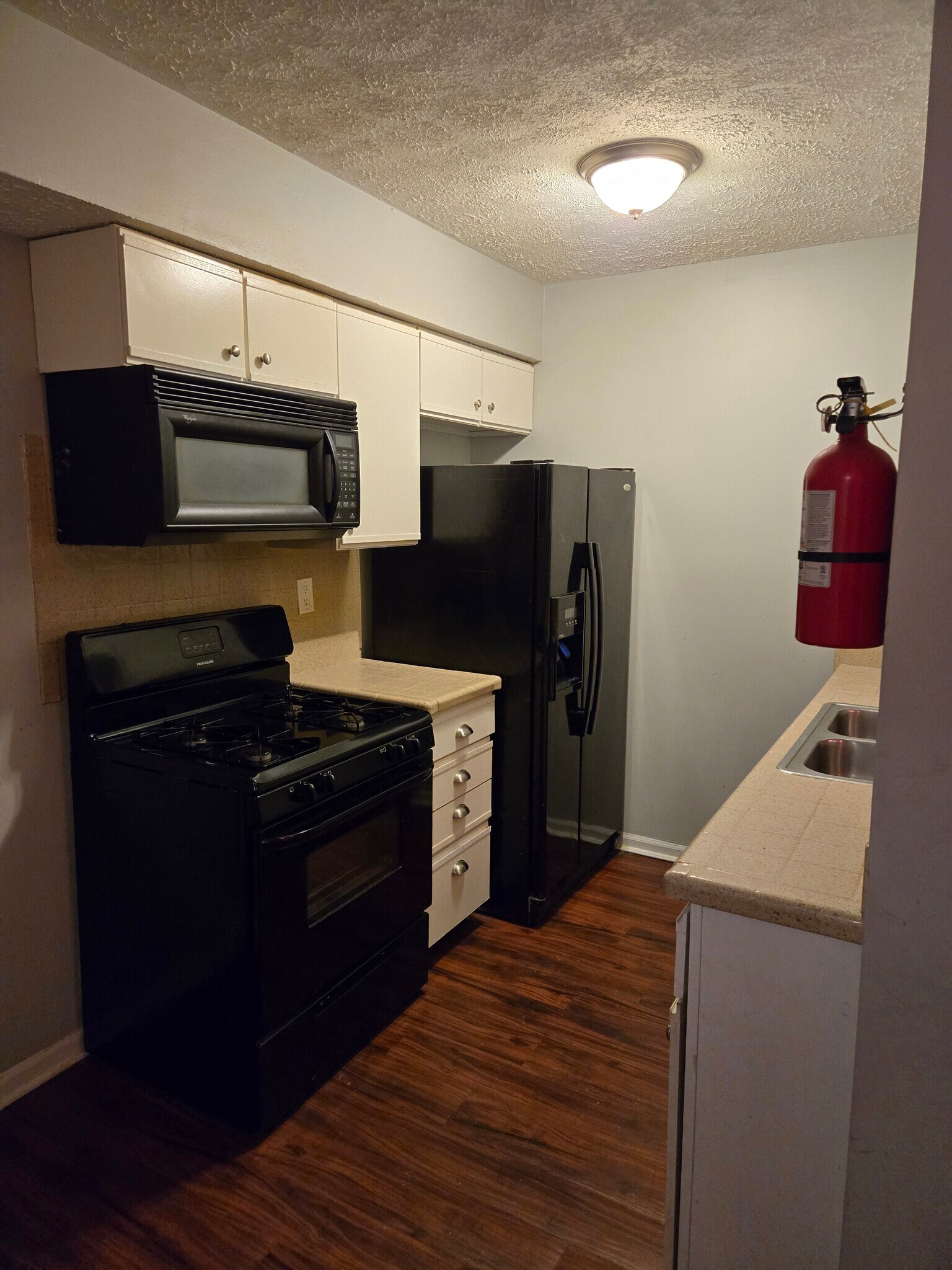 Building Photo - 180 Kenwood Dr