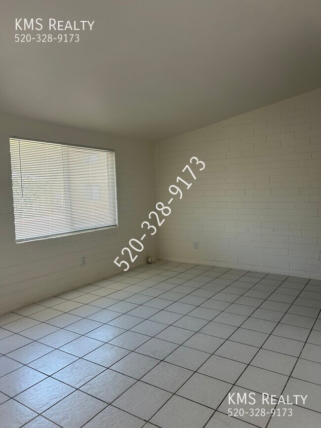 Building Photo - 5126 E Bellevue St