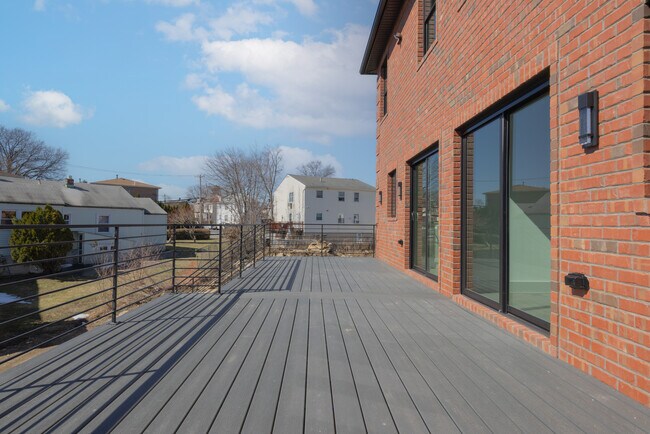 Building Photo - 7 Victoria Ln