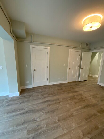 Building Photo - 1000 Crain St