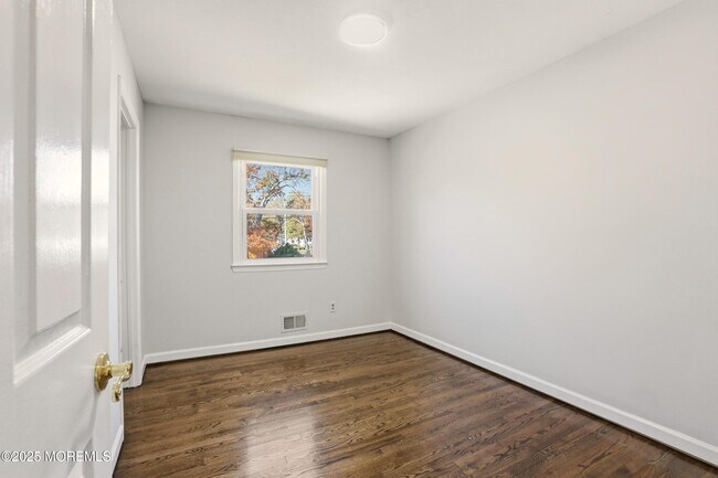 Building Photo - 701 Beach Ave