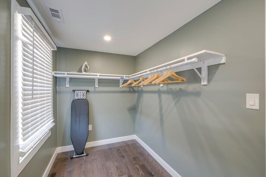 Building Photo - 500 Shelfar Pl