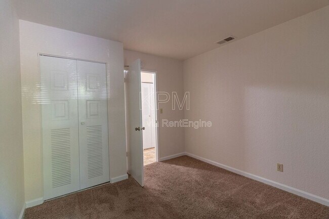 Building Photo - 3591 Quail Lakes Dr