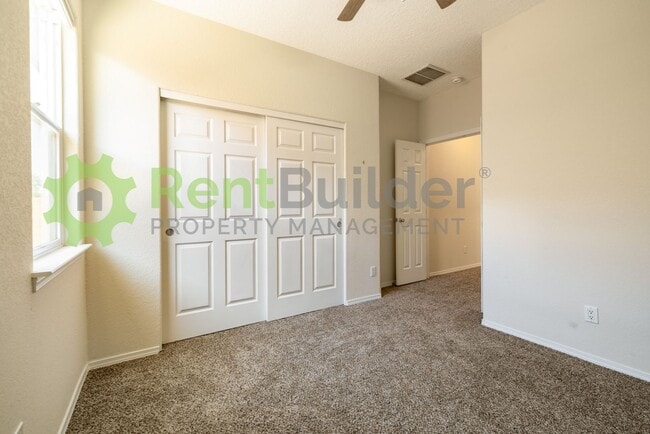 Building Photo - !!WOW!!  SPECIAL PRICE REDUCTION JUST IN T...