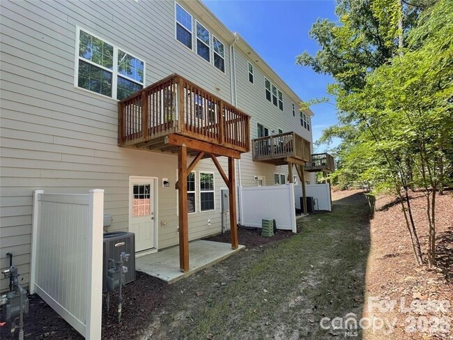 Building Photo - 14051 Martin Hill Wy