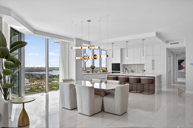 Building Photo - 3100 N Ocean Dr