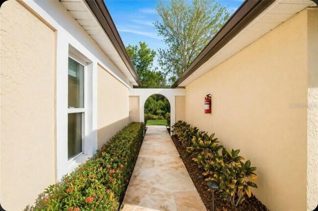Building Photo - 1203 Saxony Cir