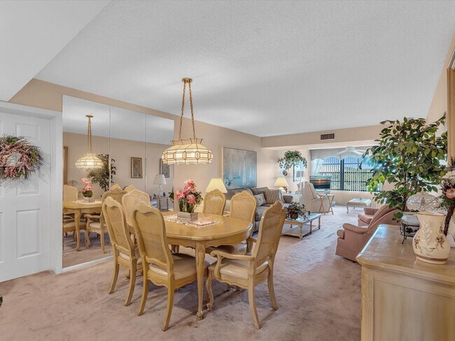 Building Photo - 6049 Balboa Cir