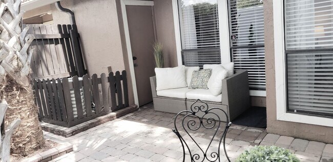 Building Photo - Beautiful  Furnished 1/1 condo x Rent  in Winter Park Next to Full Sail University !