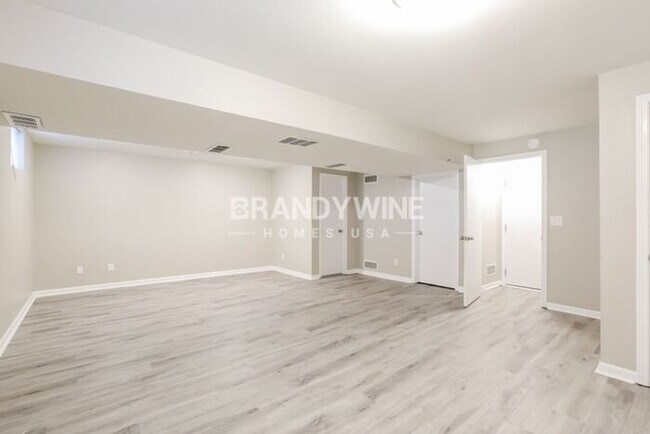 Building Photo - PARK HILL - 3+ BDRMS - 3 FULL BATHS AVAILA...