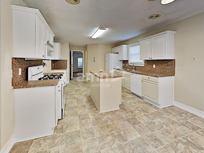 Building Photo - 1 Arbor Cove Dr