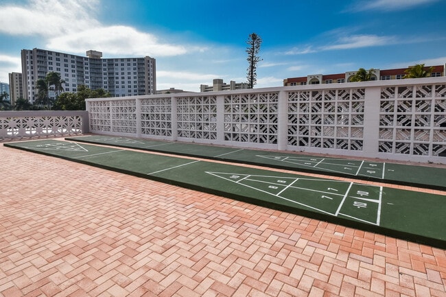 Building Photo - 405 N Ocean Blvd