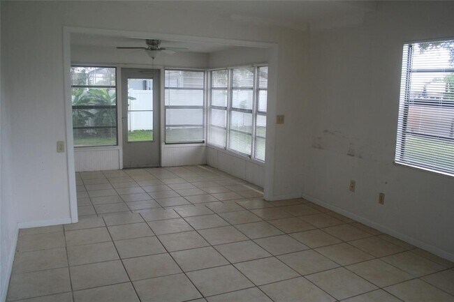 Building Photo - 6341 Flamingo Dr
