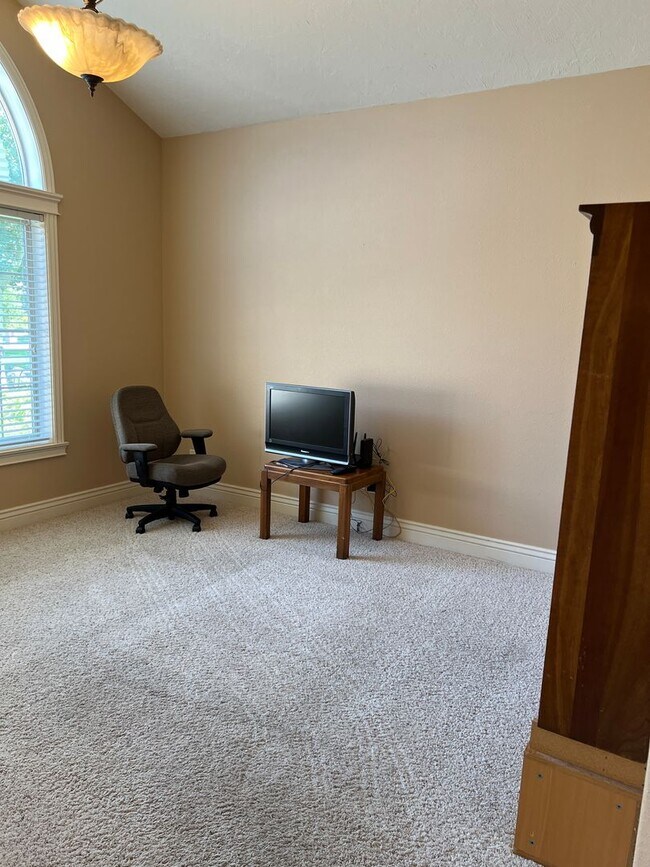 Building Photo - Stunning 5-Bed, 3.5-Bath Twin Home on the Rexburg Hill | Flexible Lease Options Available!