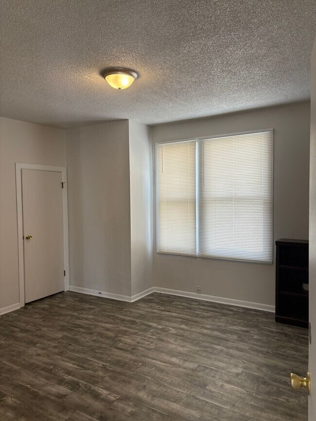 Building Photo - Spacious 2 Bedroom 1 Bath Home Across from UNC