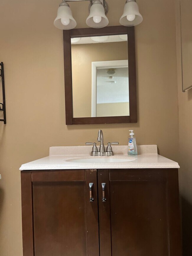 Building Photo - 1/1 Condo in Summit Village Casselberry