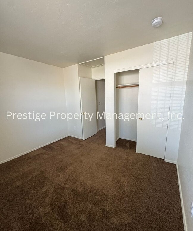 Building Photo - Cozy East Side Home W/ a Den