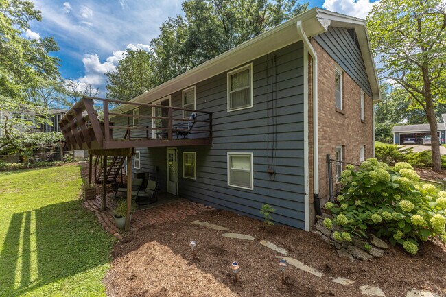 Building Photo - 3312 Lynnwood Dr