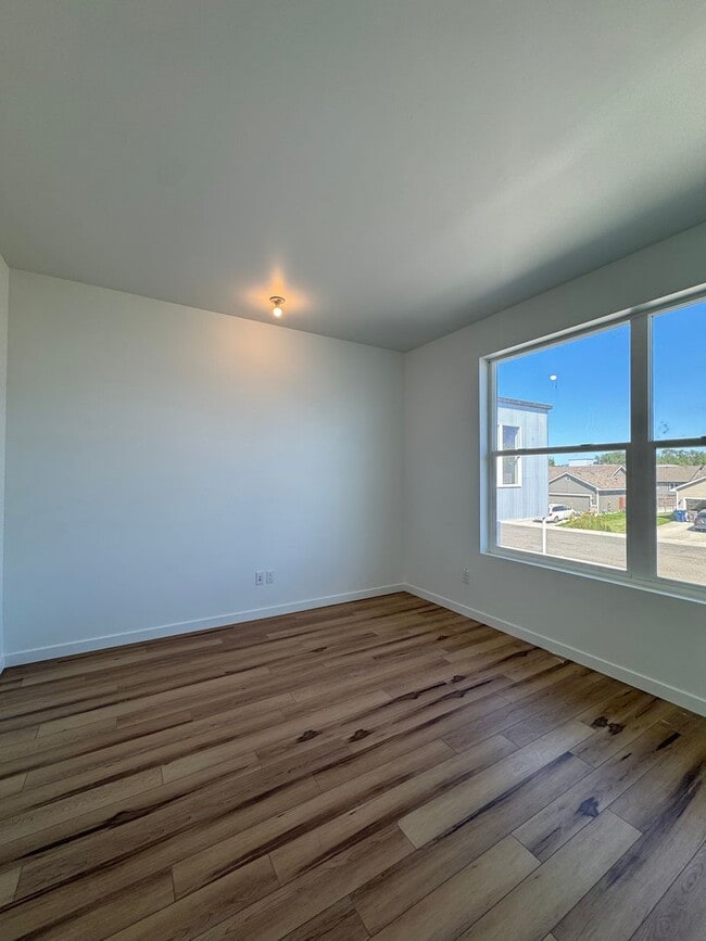 Building Photo - 1BR, 1BA with Huge Garage