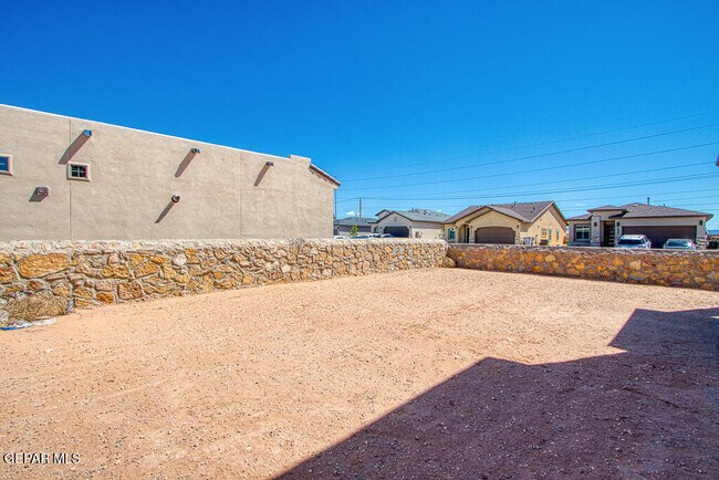 Building Photo - 14945 Tierra Haven Ave