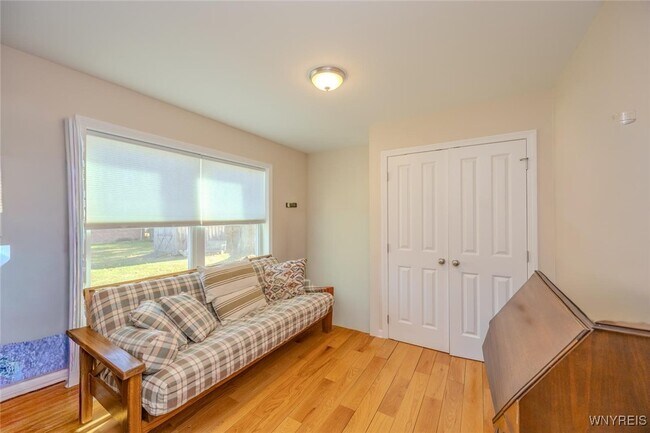 Building Photo - 105 Pine St