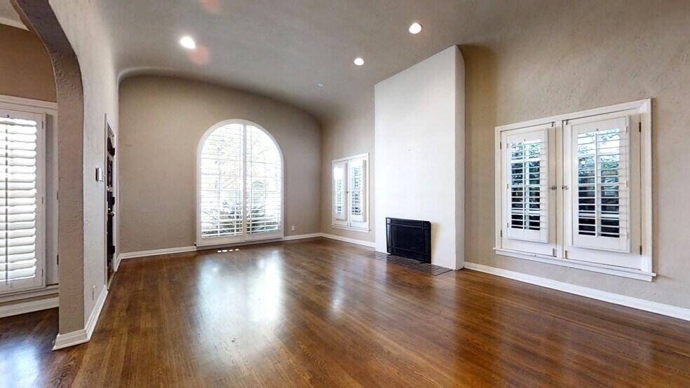 Building Photo - 123 N La Jolla Ave