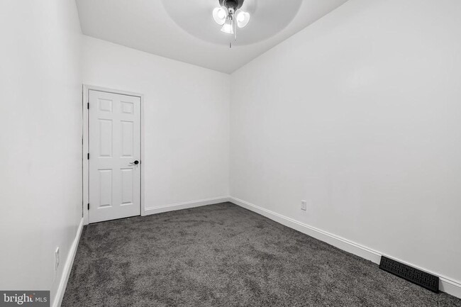 Building Photo - 1605 Darley Ave