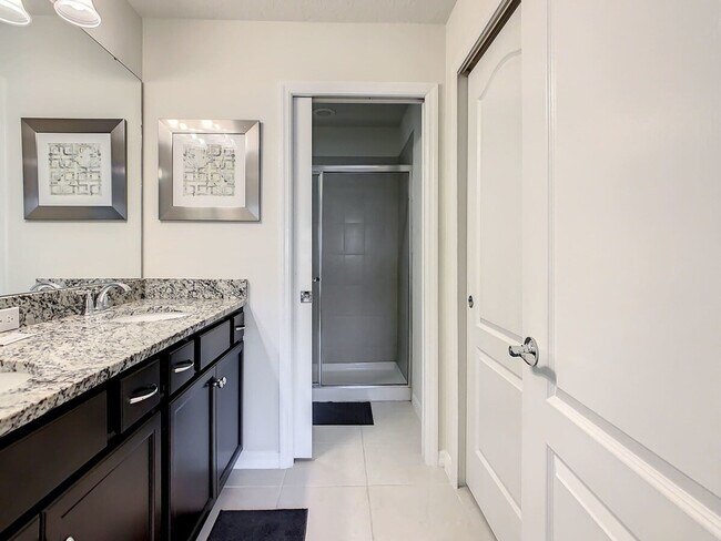Building Photo - 2404 Tangier Dr