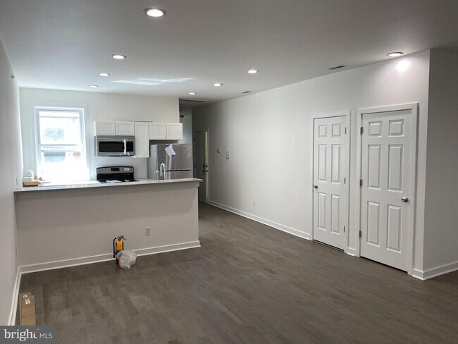 Building Photo - 528 N 34th St
