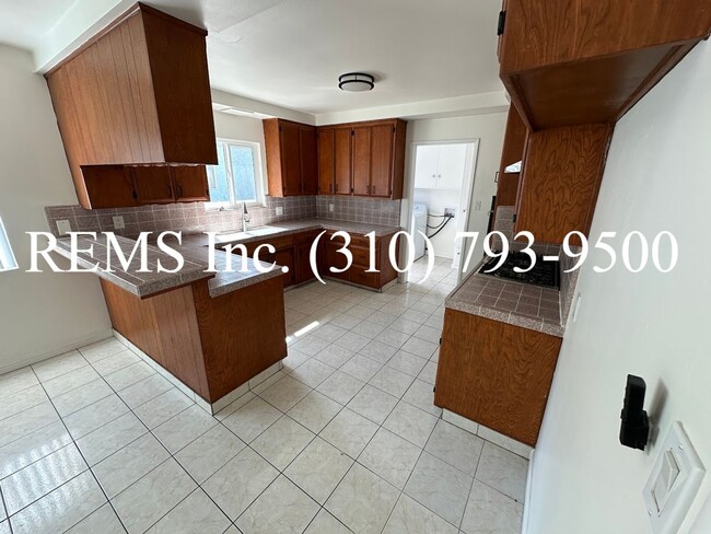 Building Photo - Beautifully Updated Home with 2-Car Garage & Large Bonus Family Room