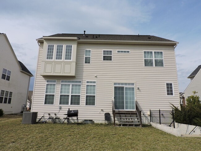 Building Photo - 2983 Devonfield Ave