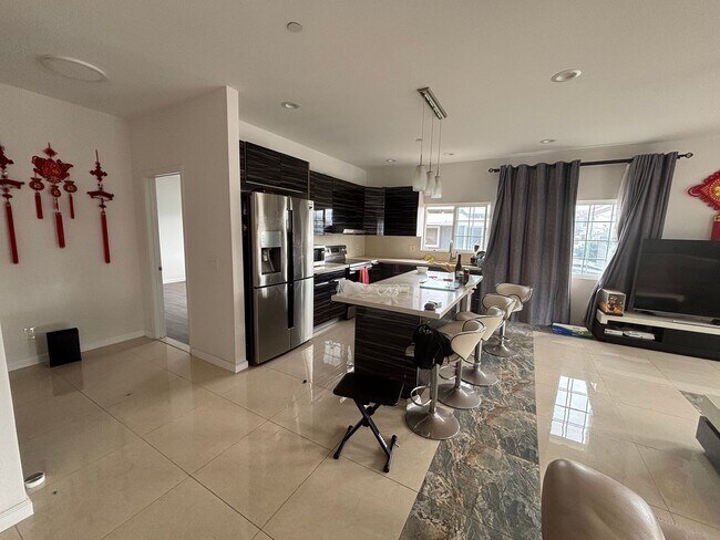 Building Photo - 1654B Olona Ln