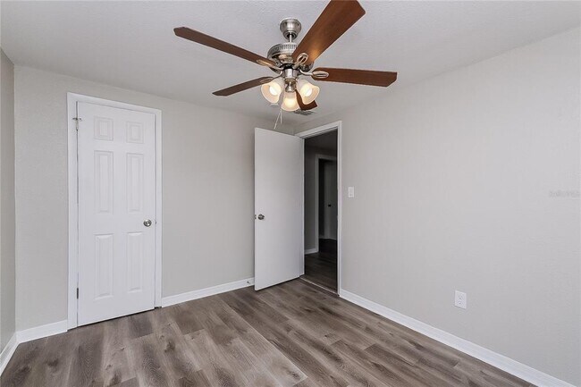 Building Photo - 7145 Pinewood Dr