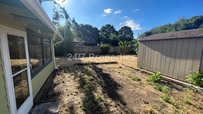 Building Photo - Charming 2 BD | 1 BA Home w/ Large Backyar...
