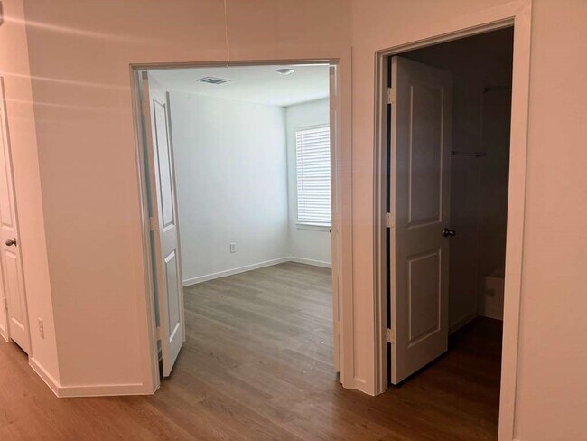 Building Photo - 9042 Shady Cabana Wy