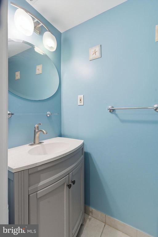 Building Photo - 60 Hampshire Dr