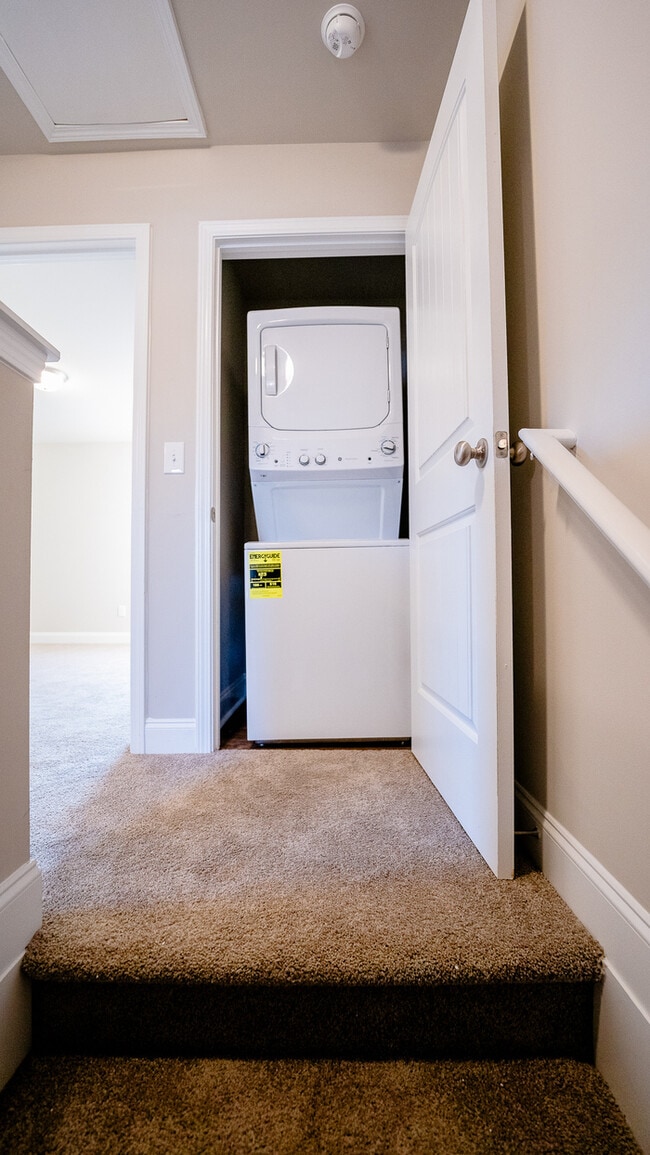 Building Photo - BRAND NEW 2 bedroom, 1.5 bathroom duplex i...