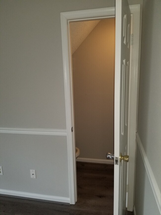 Building Photo - 42 Koncer Dr