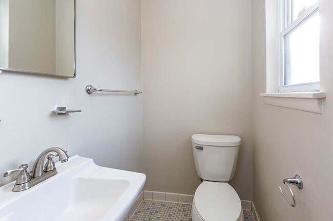 Building Photo - 7204 Marguerite Ln