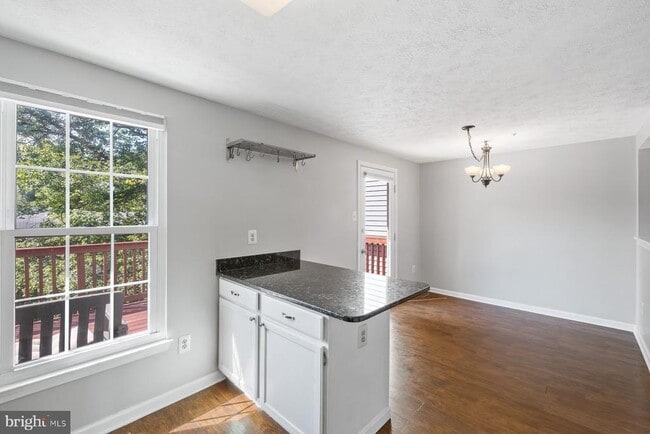 Building Photo - 806 Lilac Ct