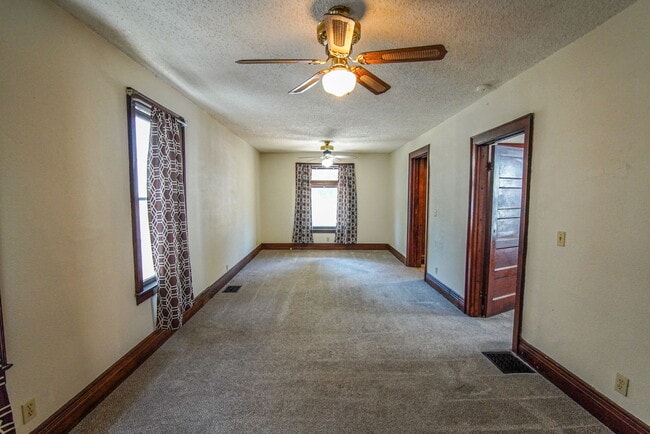 Building Photo - 74 Woodside Ave