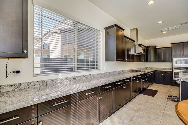 Building Photo - 4529 E Vista Bonita Dr