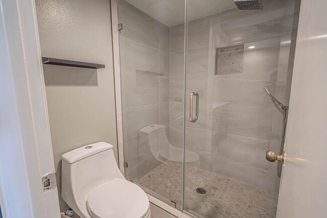 Building Photo - Spacious 3-Bedroom Home with Large Backyard on a Cul-de-Sac in Saugus!