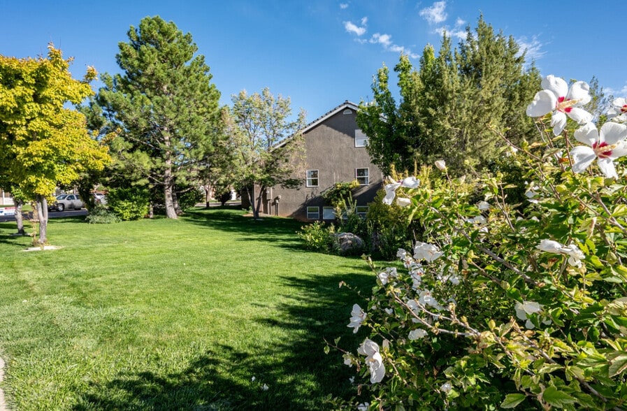 Building Photo - 298 S Staci Ct